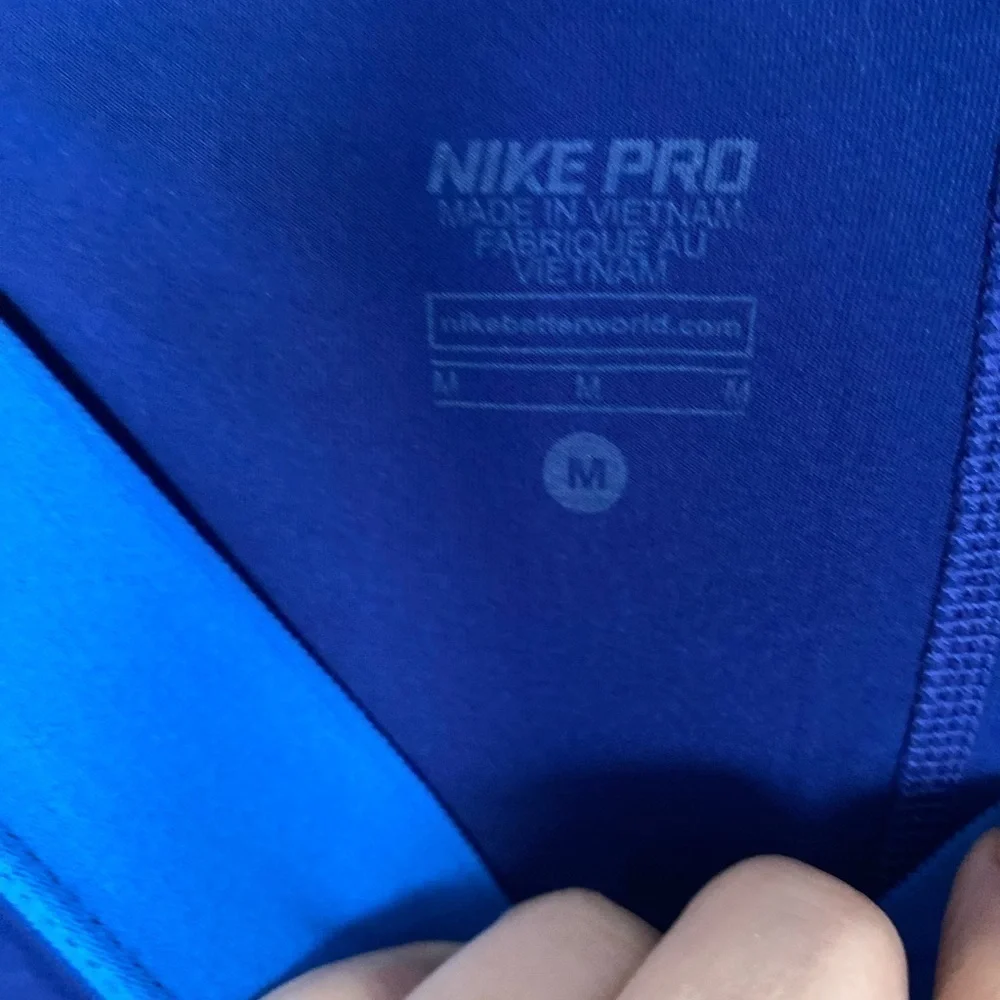 Ladies Nike pro dry fit, athletic Capri leggings medium